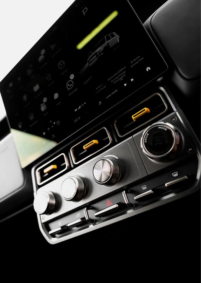 12.3" Responsive, high-resolution LCD infotainment screen